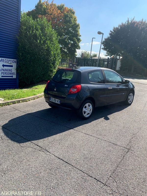 RENAULT CLIO III 16V 2006 238000 KM - Xe hơi: hình 3 RENAULT CLIO III 16V 2006 238000 KM - Xe hơi: hình 3