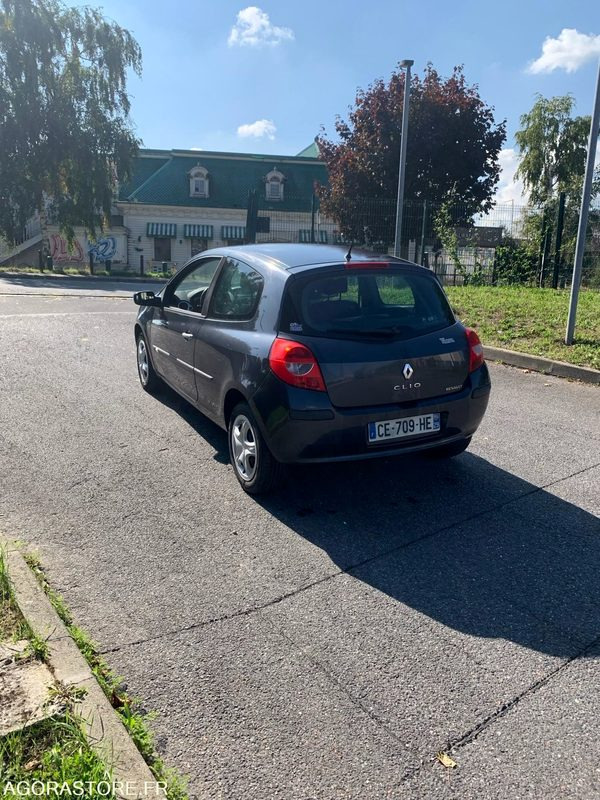 RENAULT CLIO III 16V 2006 238000 KM - Xe hơi: hình 5 RENAULT CLIO III 16V 2006 238000 KM - Xe hơi: hình 5