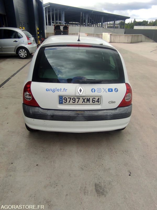 RENAULT Clio - 125820kms - 2003 - Xe hơi: hình 2 RENAULT Clio - 125820kms - 2003 - Xe hơi: hình 2