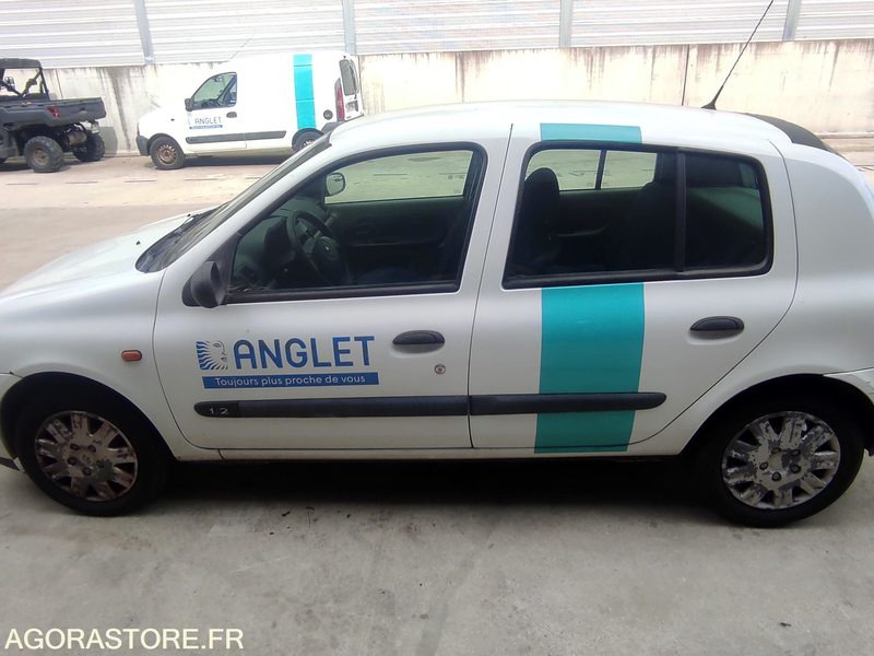 RENAULT Clio - 125820kms - 2003 - Xe hơi: hình 1 RENAULT Clio - 125820kms - 2003 - Xe hơi: hình 1
