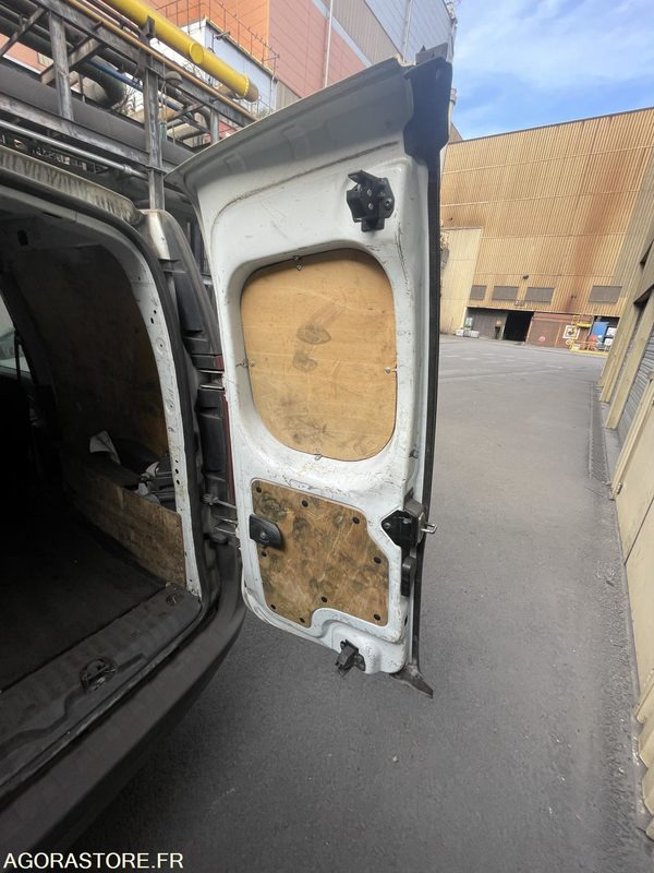 Xe van nhỏ gọn RENAULT KANGOO - 2011 - 157271KMs - BY-686-NP: hình 8 Xe van nhỏ gọn RENAULT KANGOO - 2011 - 157271KMs - BY-686-NP: hình 8