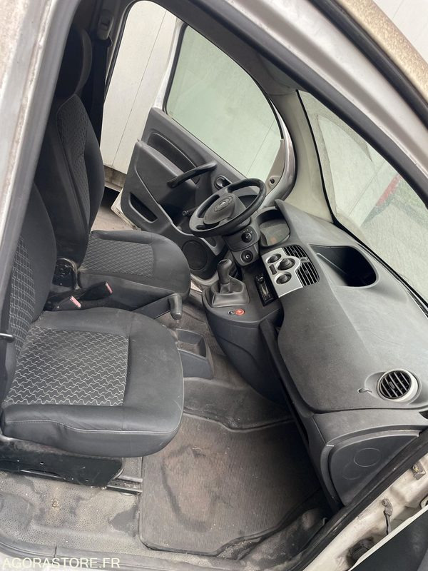 Xe van nhỏ gọn RENAULT KANGOO - 2011 - 157271KMs - BY-686-NP: hình 7 Xe van nhỏ gọn RENAULT KANGOO - 2011 - 157271KMs - BY-686-NP: hình 7