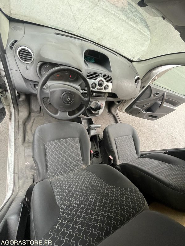 Xe van nhỏ gọn RENAULT KANGOO - 2011 - 157271KMs - BY-686-NP: hình 6 Xe van nhỏ gọn RENAULT KANGOO - 2011 - 157271KMs - BY-686-NP: hình 6