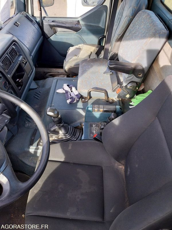 RENAULT KERAX 300-19 / 1999 / 288700 km - Xe tải khung gầm: hình 4 RENAULT KERAX 300-19 / 1999 / 288700 km - Xe tải khung gầm: hình 4