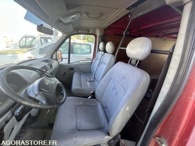RENAULT MASTER - 2001 - 164907KM - CQ797AN - Xe van chở hàng: hình 5 RENAULT MASTER - 2001 - 164907KM - CQ797AN - Xe van chở hàng: hình 5