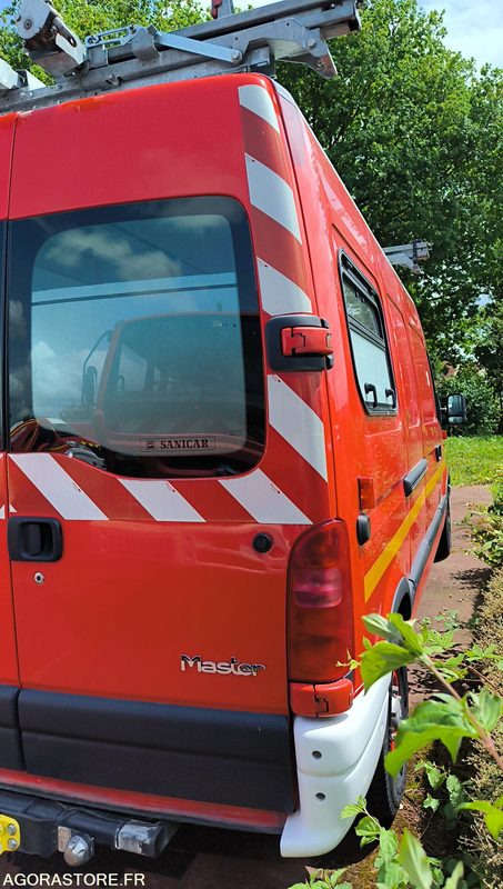 RENAULT MASTER II 2,5D - 2000 - 148197kms - Xe van chở hàng: hình 4 RENAULT MASTER II 2,5D - 2000 - 148197kms - Xe van chở hàng: hình 4
