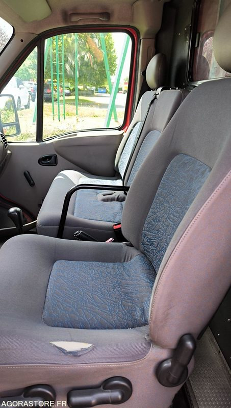 RENAULT MASTER II 2,5D - 2000 - 148197kms - Xe van chở hàng: hình 5 RENAULT MASTER II 2,5D - 2000 - 148197kms - Xe van chở hàng: hình 5