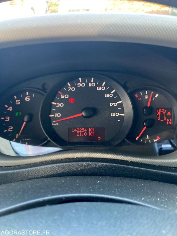 RENAULT MASTER VASP type ambulance - Xe cứu thương: hình 5 RENAULT MASTER VASP type ambulance - Xe cứu thương: hình 5