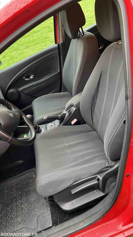 RENAULT MEGANE 309707kms - 2013 - Xe hơi: hình 4 RENAULT MEGANE 309707kms - 2013 - Xe hơi: hình 4