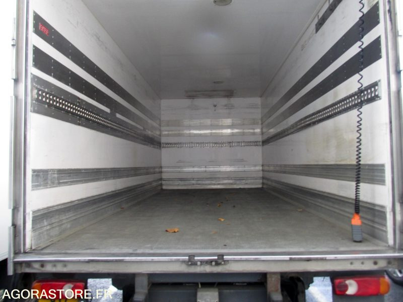 RENAULT MIDLUM M180 - Xe van chở hàng: hình 4 RENAULT MIDLUM M180 - Xe van chở hàng: hình 4