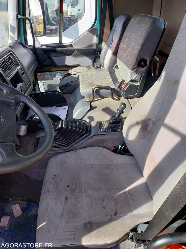 RENAULT PREMIUM 300-19 / 2001 / 816 010 km - Xe tải khung gầm: hình 5 RENAULT PREMIUM 300-19 / 2001 / 816 010 km - Xe tải khung gầm: hình 5