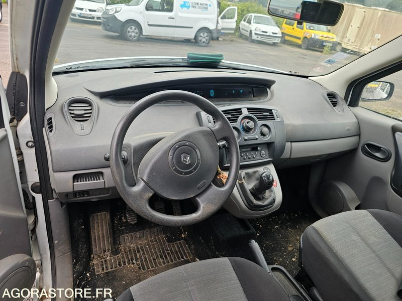 RENAULT SCENIC - 2003 - 258289km - 4031ZJ76 - Xe hơi: hình 5 RENAULT SCENIC - 2003 - 258289km - 4031ZJ76 - Xe hơi: hình 5