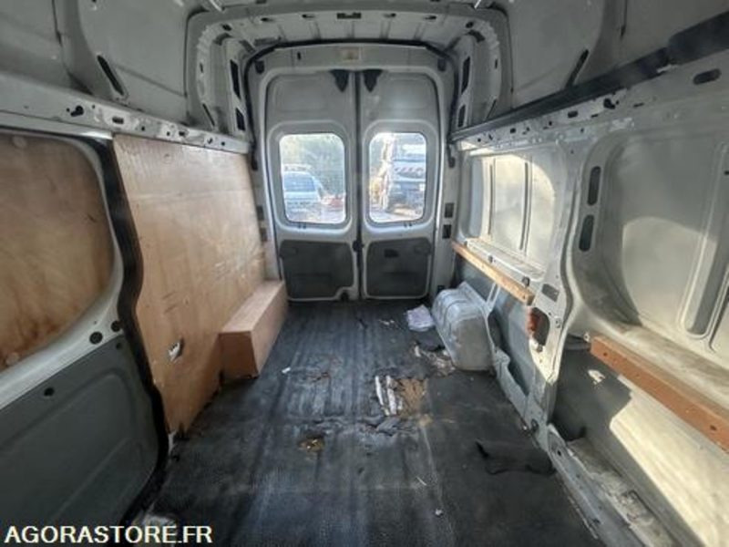 RENAULT TRAFIC - 2011 - 89400KM - BJ390MV - Xe van chở hàng: hình 5 RENAULT TRAFIC - 2011 - 89400KM - BJ390MV - Xe van chở hàng: hình 5