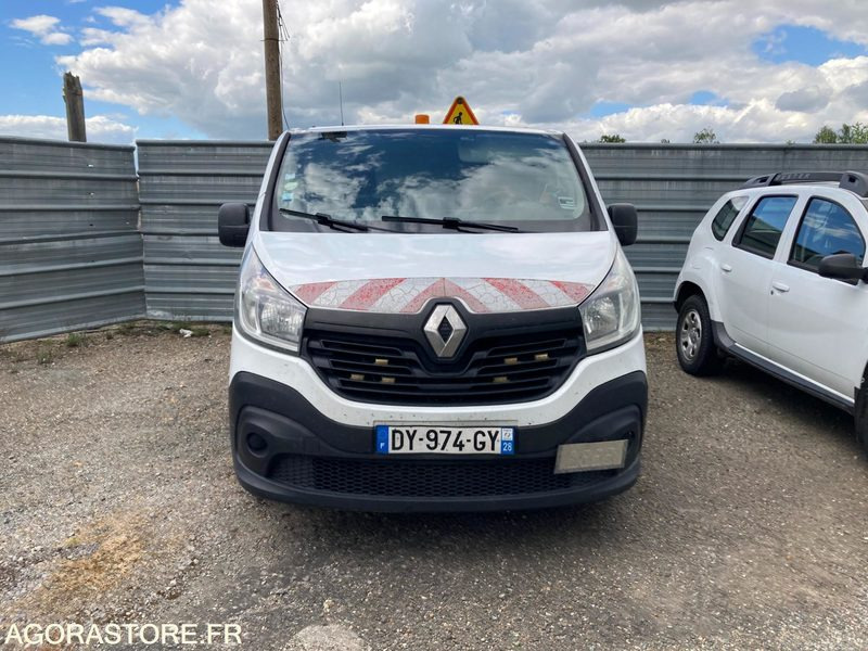 RENAULT TRAFIC - 2015 / 227603 KM (DY-974-GY) (MVU228) - Xe van chở hàng: hình 2 RENAULT TRAFIC - 2015 / 227603 KM (DY-974-GY) (MVU228) - Xe van chở hàng: hình 2