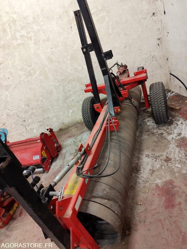 ROULEAU QUIVOGNE RSR 300 TRES PEU SERVI ANNEE 2003 - Trang thiết bị vườn: hình 2 ROULEAU QUIVOGNE RSR 300 TRES PEU SERVI ANNEE 2003 - Trang thiết bị vườn: hình 2