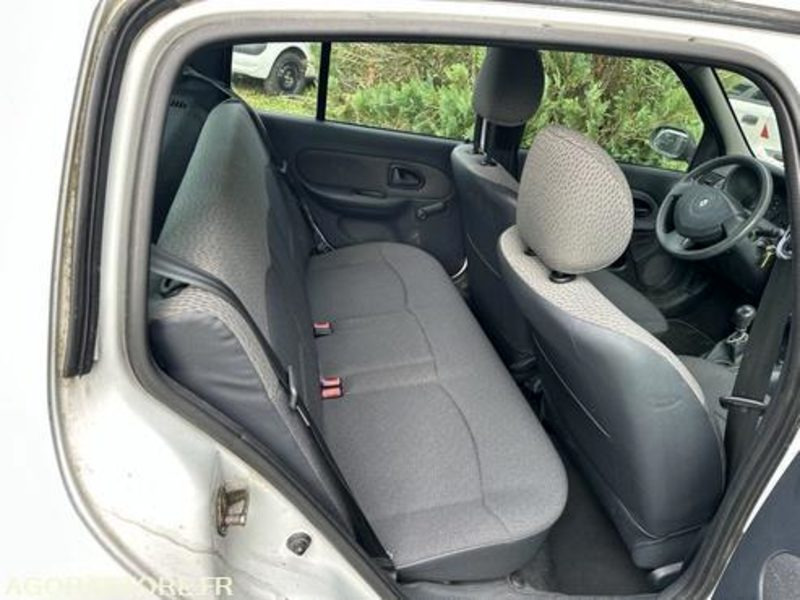 Renault Clio - 299BCF57 - Xe hơi: hình 4 Renault Clio - 299BCF57 - Xe hơi: hình 4