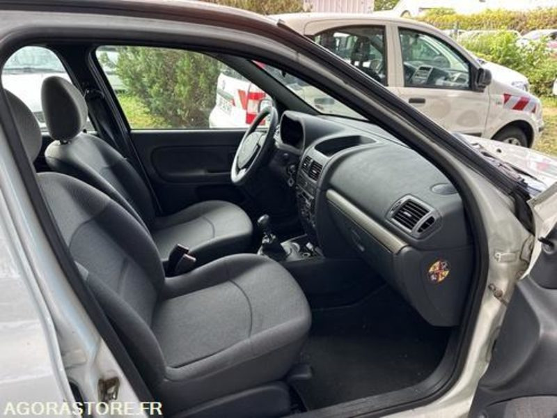 Renault Clio - 320BCF57 - Xe hơi: hình 5 Renault Clio - 320BCF57 - Xe hơi: hình 5