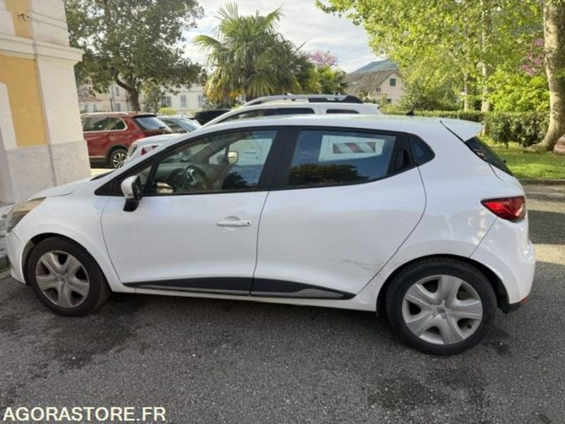 Renault Clio 4 56017 kms 2014 - Xe hơi: hình 3 Renault Clio 4 56017 kms 2014 - Xe hơi: hình 3