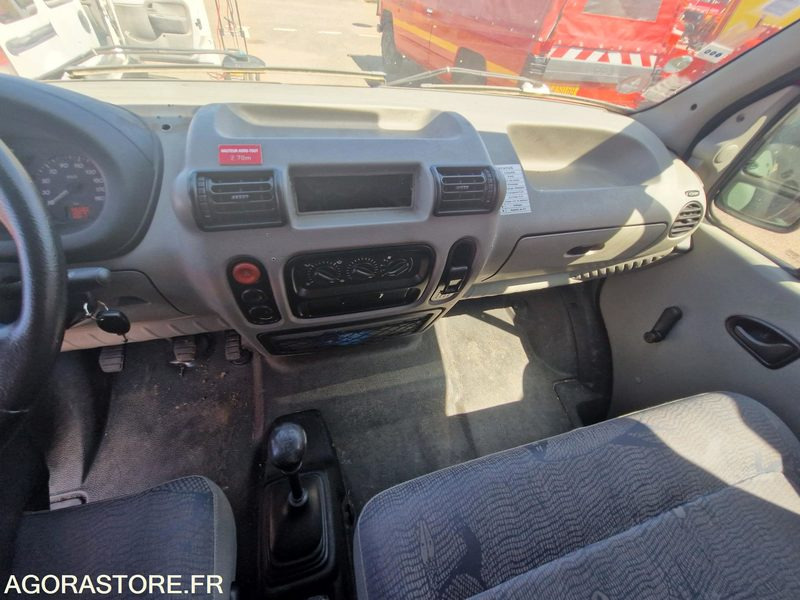Xe van chở hàng Renault Master -125YR69: hình 8