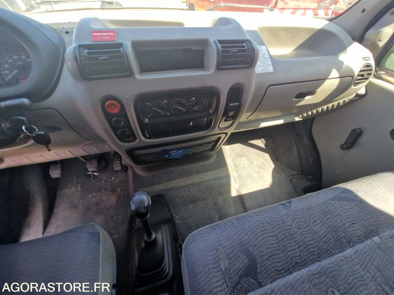 Xe van chở hàng Renault Master -125YR69: hình 7