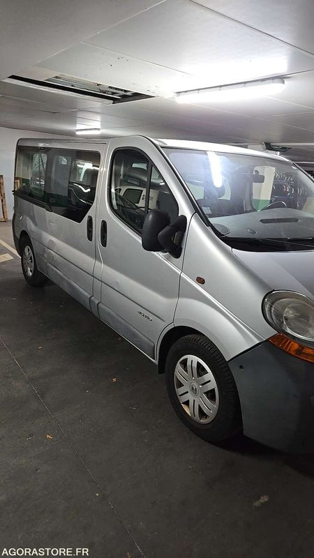 Renault Trafic - 2004 - 257907kms - 1707-XB-22 - Xe bus mini, Xe van chở khách: hình 3 Renault Trafic - 2004 - 257907kms - 1707-XB-22 - Xe bus mini, Xe van chở khách: hình 3