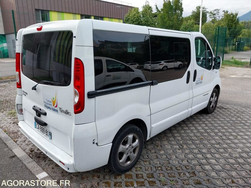 Renault Trafic - 2012 - 101452 kms - Xe bus mini, Xe van chở khách: hình 3 Renault Trafic - 2012 - 101452 kms - Xe bus mini, Xe van chở khách: hình 3