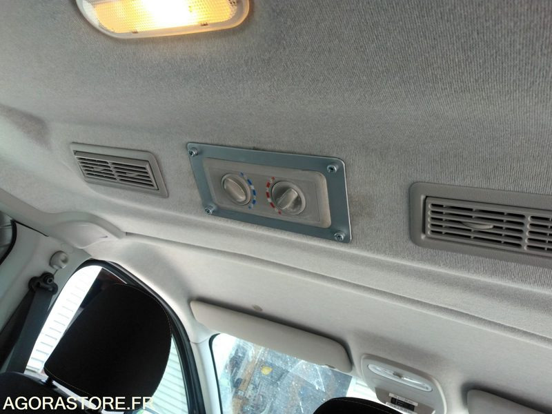 Renault Trafic 2017 114300 kms - Xe bus mini, Xe van chở khách: hình 5 Renault Trafic 2017 114300 kms - Xe bus mini, Xe van chở khách: hình 5