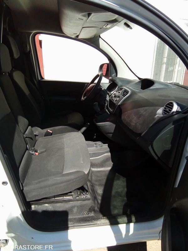 Renault maxi Kangoo 1.5 dci 90 CV 3 places clim - 2018 - 136 207km - Xe van nhỏ gọn: hình 3 Renault maxi Kangoo 1.5 dci 90 CV 3 places clim - 2018 - 136 207km - Xe van nhỏ gọn: hình 3