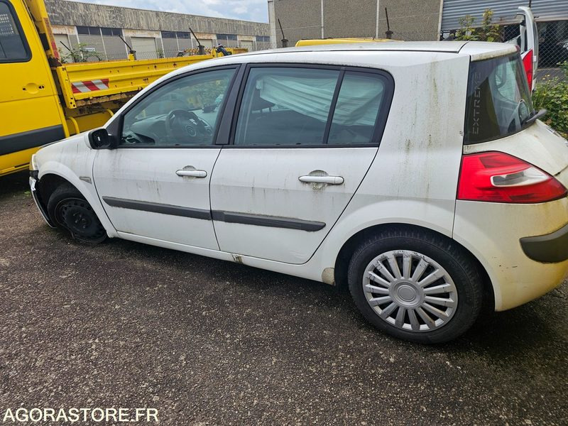 Renault megane - 2008 - 250000km - 3939ZZ76 - Xe hơi: hình 4 Renault megane - 2008 - 250000km - 3939ZZ76 - Xe hơi: hình 4