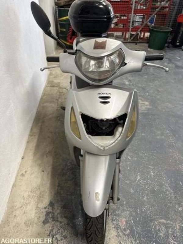 SCOOTER HONDA SH125 - 2001 - 24167KM - 1087GF2A - Xe máy: hình 4 SCOOTER HONDA SH125 - 2001 - 24167KM - 1087GF2A - Xe máy: hình 4