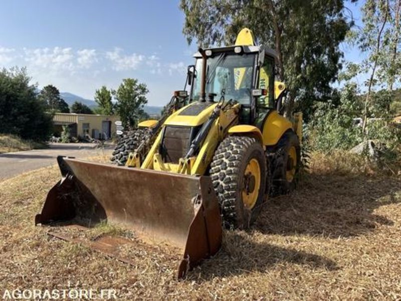 TRACTOPELLE NEW HOLLAND N8GH - 2008 - 5668H - Máy xúc trước múc sau: hình 4 TRACTOPELLE NEW HOLLAND N8GH - 2008 - 5668H - Máy xúc trước múc sau: hình 4