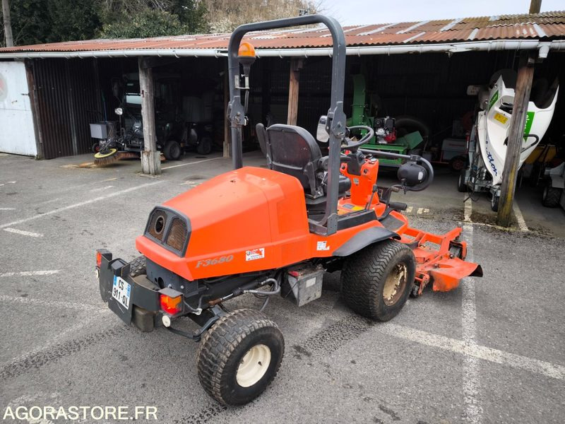 Tondeuse KUBOTA F3680 3688 heures 2013 - Máy cắt cỏ vườn: hình 1 Tondeuse KUBOTA F3680 3688 heures 2013 - Máy cắt cỏ vườn: hình 1