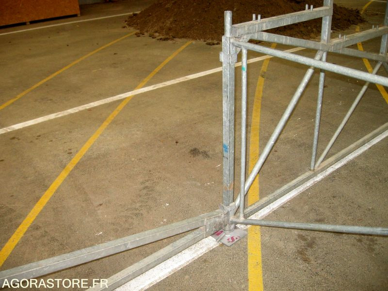 Tribunes démontables - Dụng cụ/ Thiết bị: hình 2 Tribunes démontables - Dụng cụ/ Thiết bị: hình 2