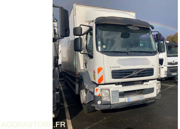 VOLVO FL 290 - 2013 - 568 476km - Xe đầu kéo: hình 2 VOLVO FL 290 - 2013 - 568 476km - Xe đầu kéo: hình 2
