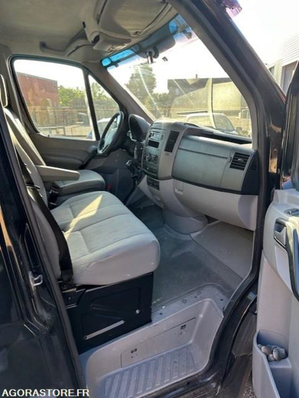 CRAFTER DEPANNEUSE VASP PTE VOITURE CARTE BLANCHE - 2007 - 393000km - Xe tải: hình 4 CRAFTER DEPANNEUSE VASP PTE VOITURE CARTE BLANCHE - 2007 - 393000km - Xe tải: hình 4