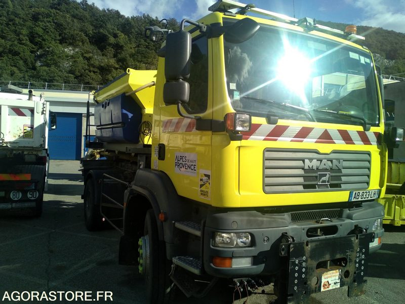 MAN 18.280 TGM 4X4 , saleuse STRATOS B40K, lame acier, aileron déneigement - Xe tải: hình 5 MAN 18.280 TGM 4X4 , saleuse STRATOS B40K, lame acier, aileron déneigement - Xe tải: hình 5
