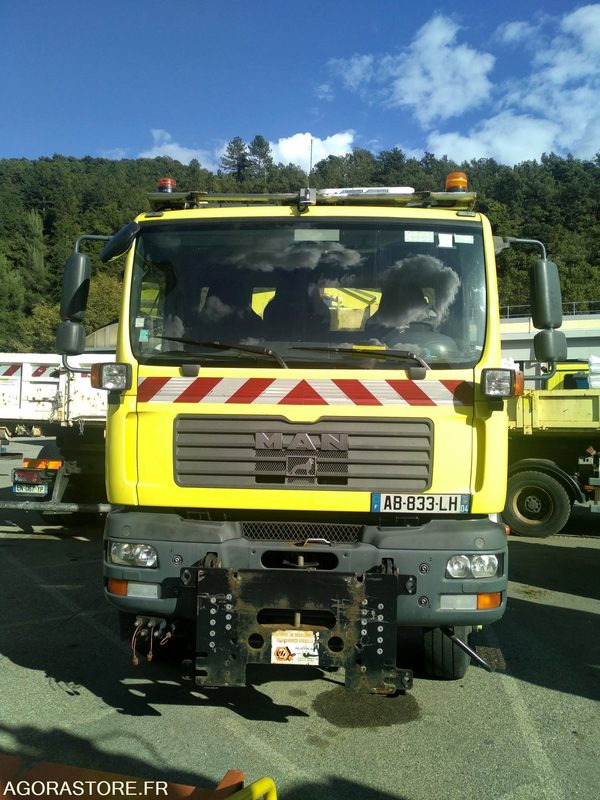 MAN 18.280 TGM 4X4 , saleuse STRATOS B40K, lame acier, aileron déneigement - Xe tải: hình 4 MAN 18.280 TGM 4X4 , saleuse STRATOS B40K, lame acier, aileron déneigement - Xe tải: hình 4