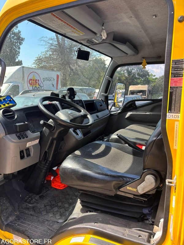 MITSUBISHI - CANTER - 2018 - 144 000 KM - Xe tải: hình 4 MITSUBISHI - CANTER - 2018 - 144 000 KM - Xe tải: hình 4
