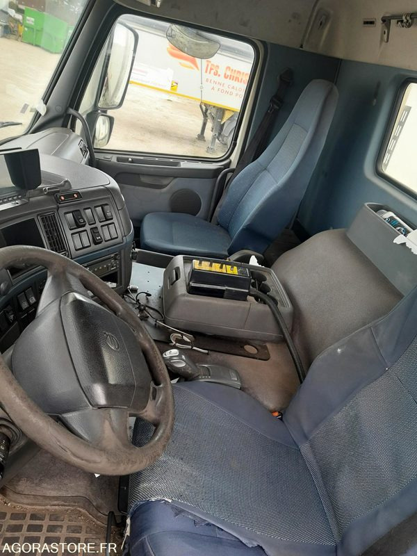 VOLVO19T/BRAS - DZ565JP - 2006 / 540 882 KM - Xe tải: hình 4 VOLVO19T/BRAS - DZ565JP - 2006 / 540 882 KM - Xe tải: hình 4