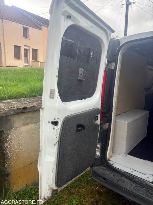 Renault Trafic dci 115 / 228000 km - Immatriculation anglaise - Xe tải nhỏ: hình 3 Renault Trafic dci 115 / 228000 km - Immatriculation anglaise - Xe tải nhỏ: hình 3
