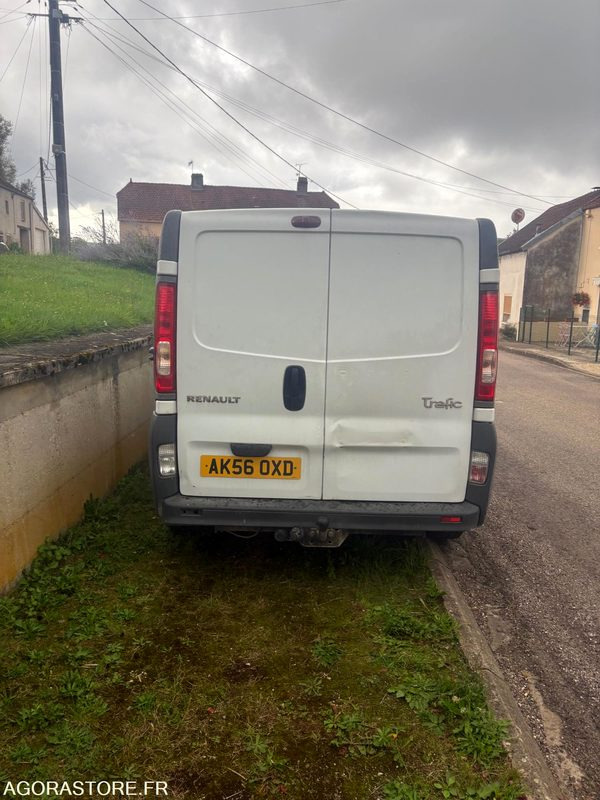 Renault Trafic dci 115 / 228000 km - Immatriculation anglaise - Xe tải nhỏ: hình 1 Renault Trafic dci 115 / 228000 km - Immatriculation anglaise - Xe tải nhỏ: hình 1