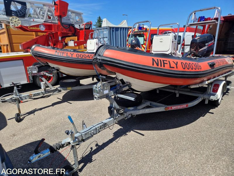 Zeppelin Command 15 sur remorque RSA - 306BGD69 - Rơ moóc kéo thuyền: hình 1 Zeppelin Command 15 sur remorque RSA - 306BGD69 - Rơ moóc kéo thuyền: hình 1