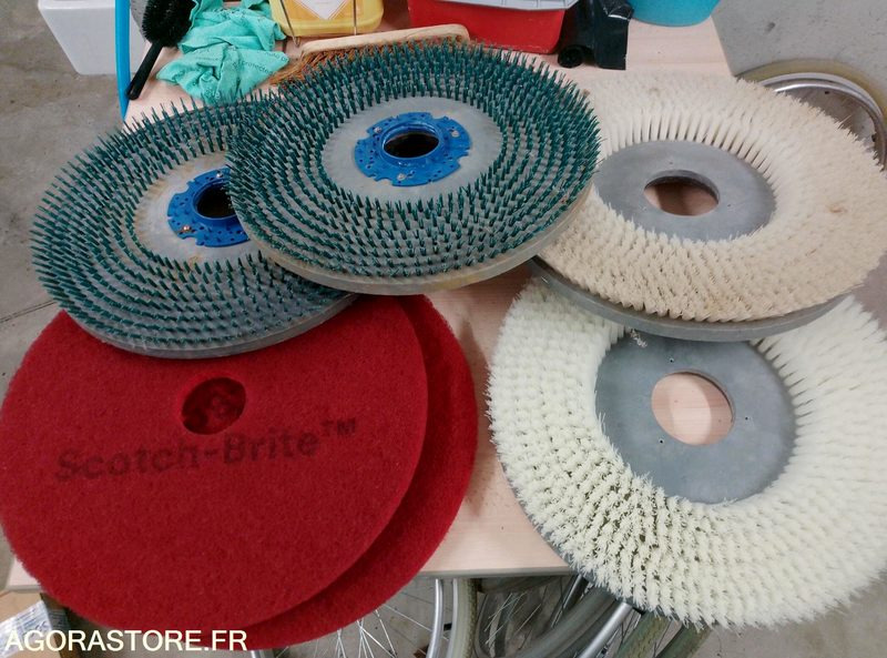 Auto laveuse TENNANT T300 - Máy chà sàn: hình 1 Auto laveuse TENNANT T300 - Máy chà sàn: hình 1