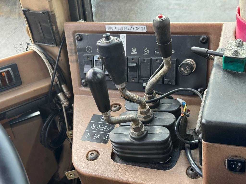 CAT 938 F II - Máy xúc lật bánh lốp: hình 4 CAT 938 F II - Máy xúc lật bánh lốp: hình 4