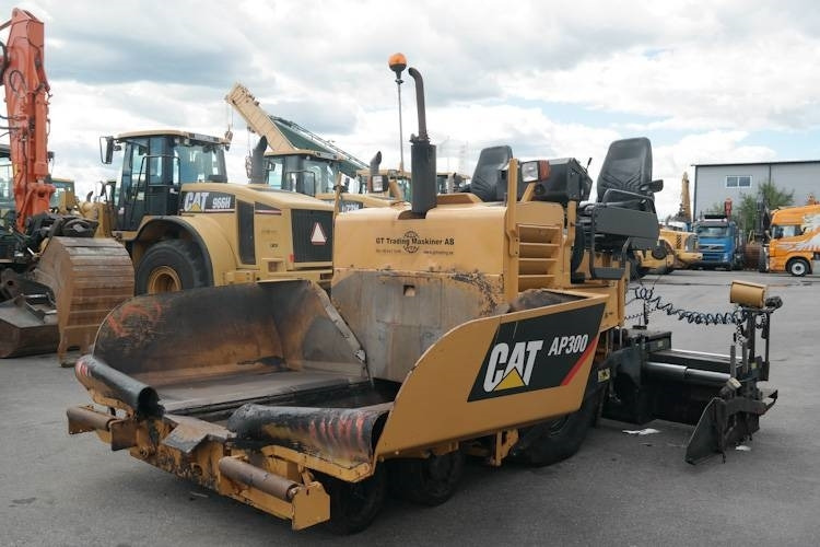 CAT AP 300 - Máy lát nhựa đường: hình 3 CAT AP 300 - Máy lát nhựa đường: hình 3