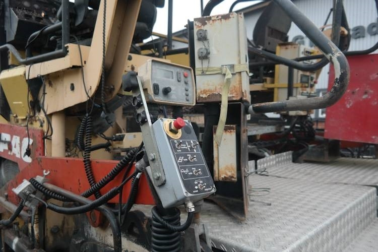 Dynapack F121 4WD - Máy lát nhựa đường: hình 4 Dynapack F121 4WD - Máy lát nhựa đường: hình 4