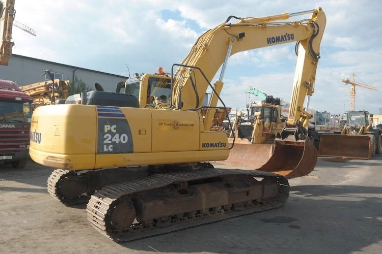 Komatsu PC240-8 - Máy xúc bánh xích: hình 2 Komatsu PC240-8 - Máy xúc bánh xích: hình 2