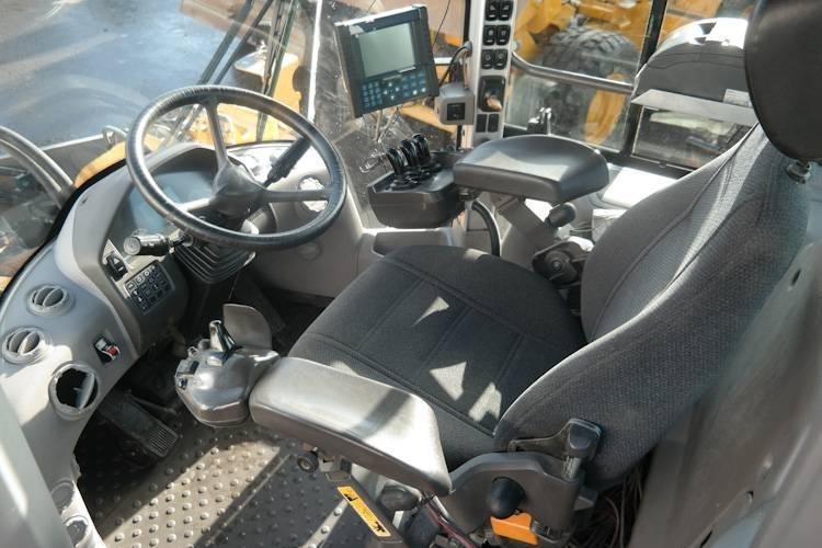 Máy xúc lật bánh lốp Volvo L220G: hình 14 Máy xúc lật bánh lốp Volvo L220G: hình 14