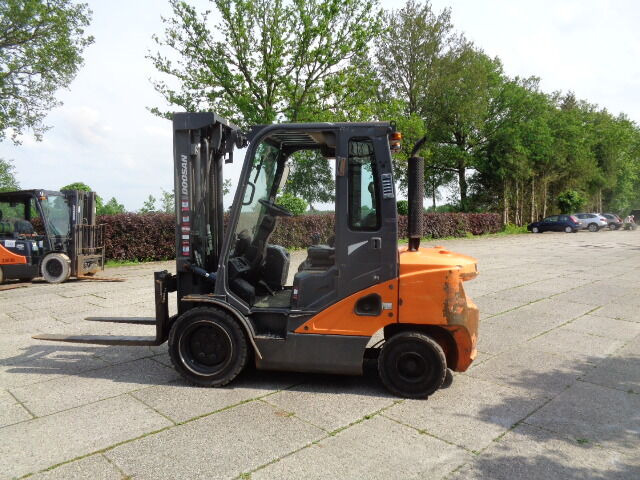 Doosan D35C-7 - Xe nâng: hình 5 Doosan D35C-7 - Xe nâng: hình 5