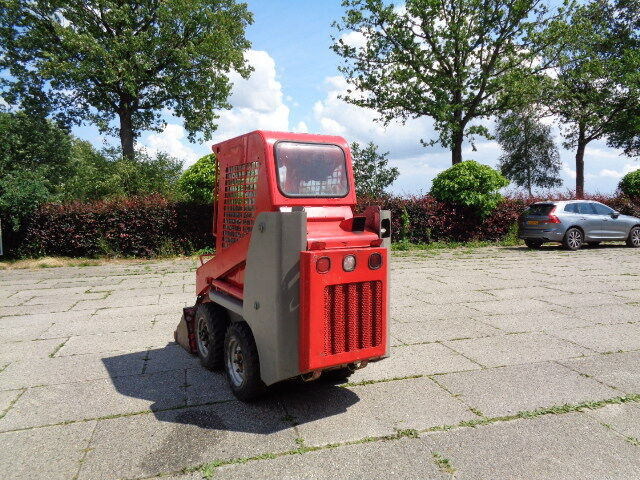 Máy xúc lật đa năng Gehl 1640: hình 10 Máy xúc lật đa năng Gehl 1640: hình 10